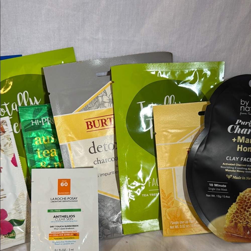 26p Assorted Skincare and Beauty Set - Picture 7 of 10